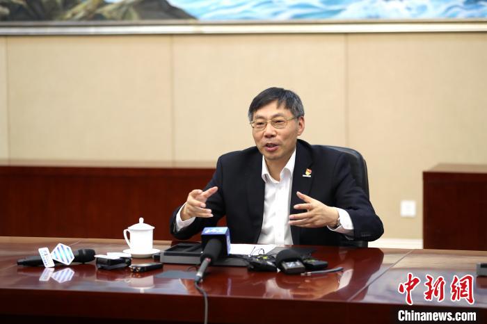 近日，全國人大代表、浪潮集團董事長兼CEO孫丕恕接受媒體采訪。浪潮集圖供圖